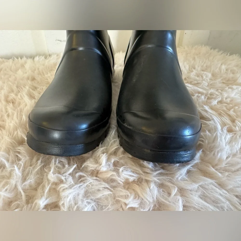 Hunter Black Waterproof short rubber Boots size 7 B